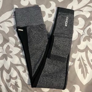 ECHT arise scrunch bum leggings. Size SMALL!